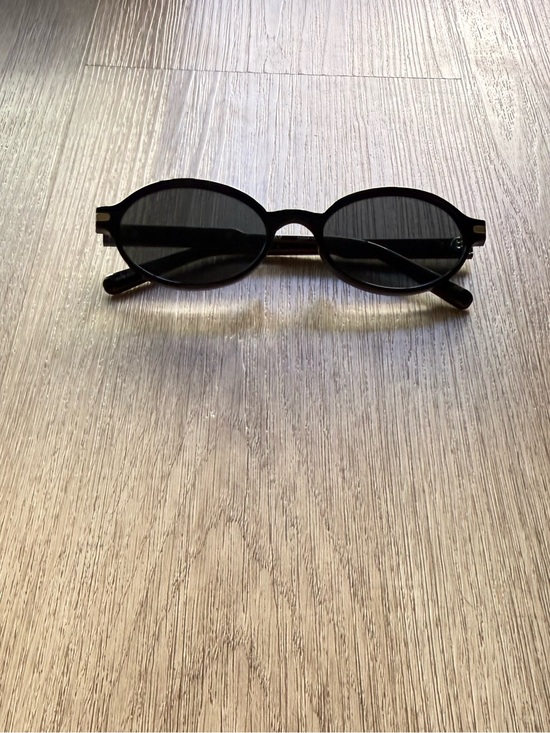 Quay Australia Accessories - quay australia nevermind black 90's retro small oval shape sunglasses eyewear